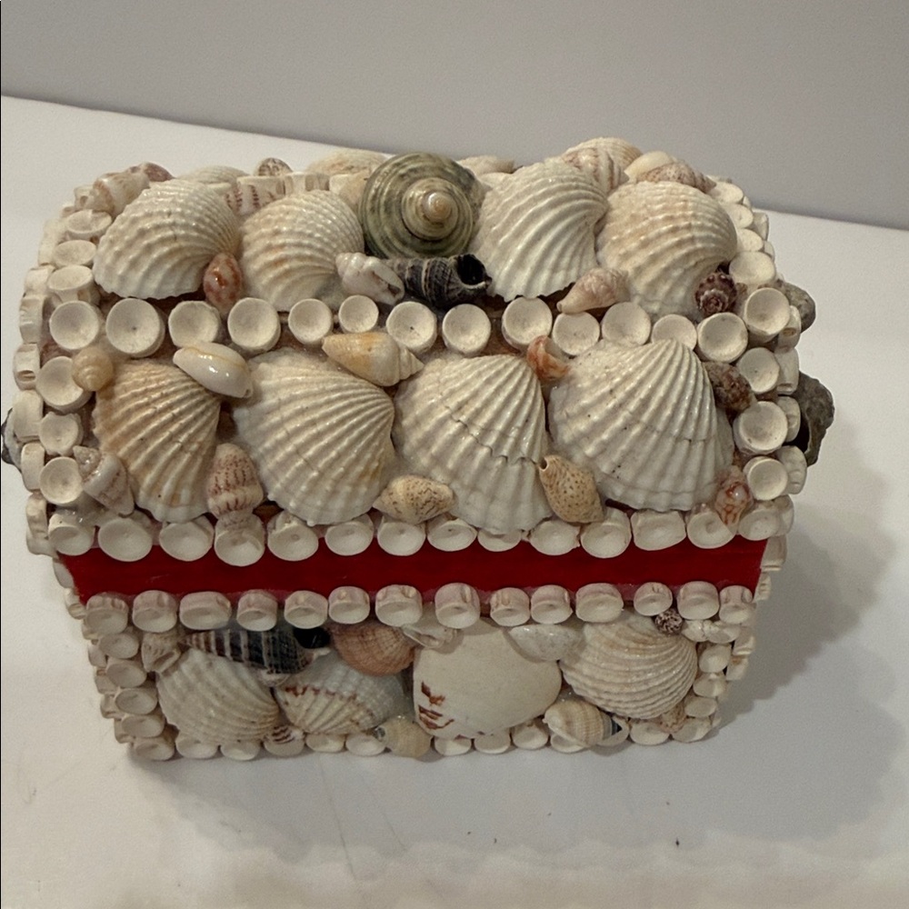 Vintage Shell-Covered Trinket Box in Natural Tones - Picture 4 of 5